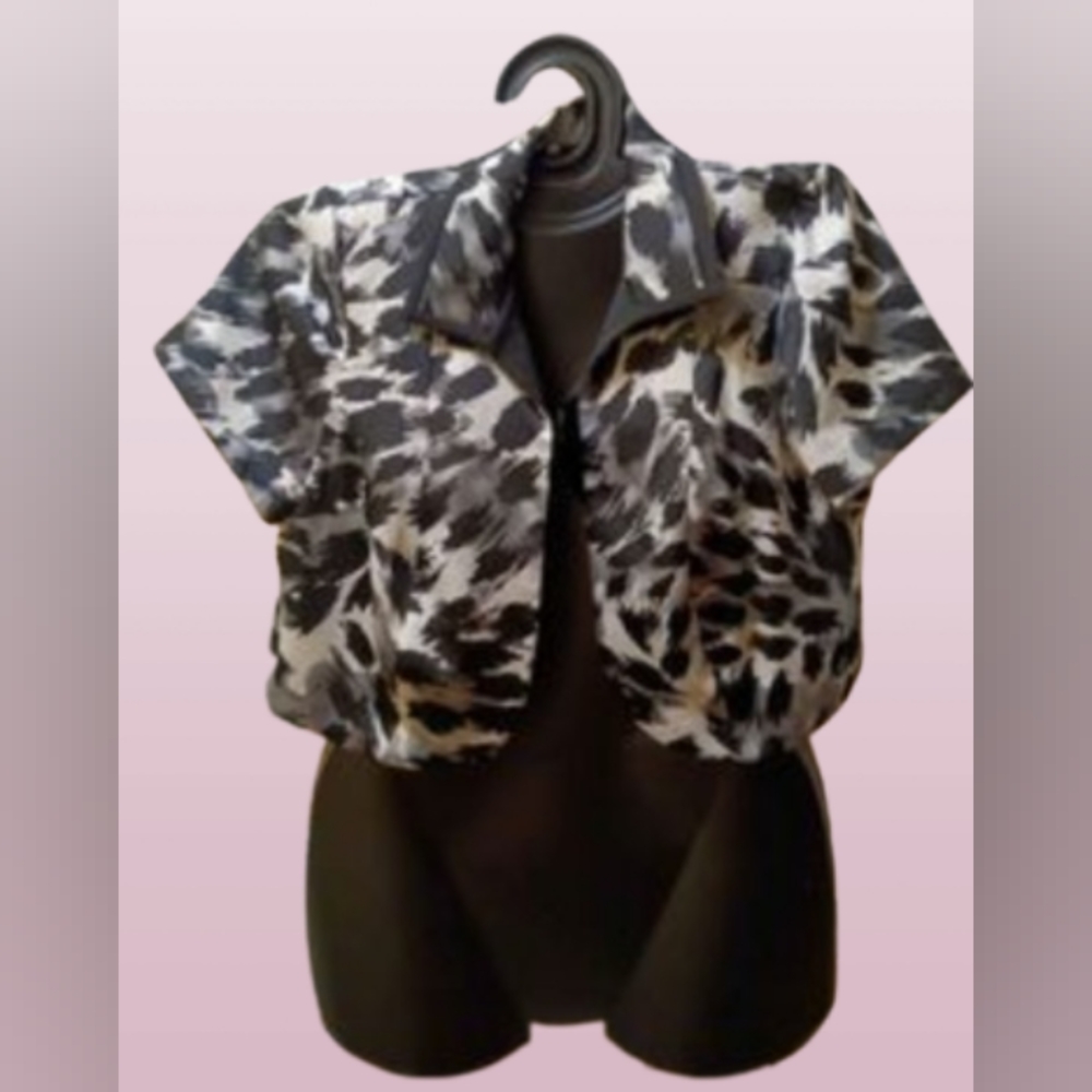 Studio I size 14W open crop blazer